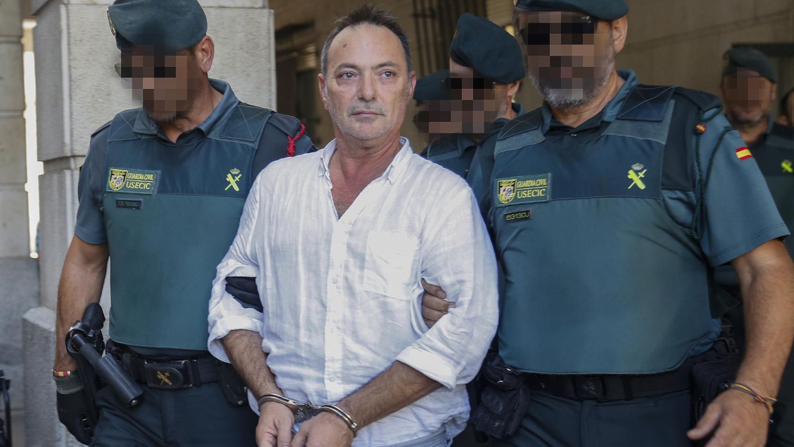 La Guàrdia Civil trasllada als calabossos el gerent de Magrudis, José Antonio Marín, en una imatge d'arxiu