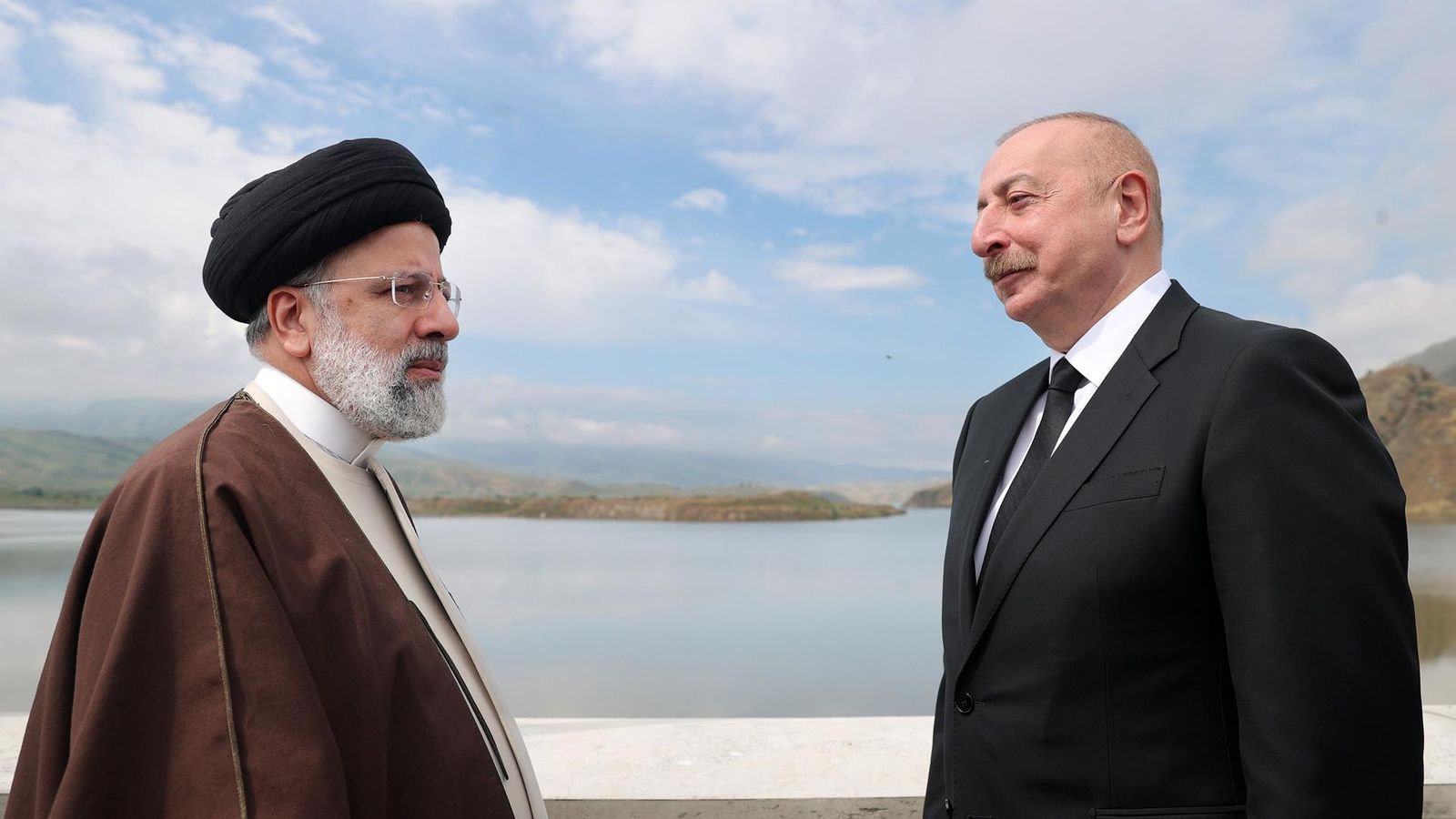 Iran's and Azerbaijan's presidents visit Qiz-Qalasi dam in north-western Iran