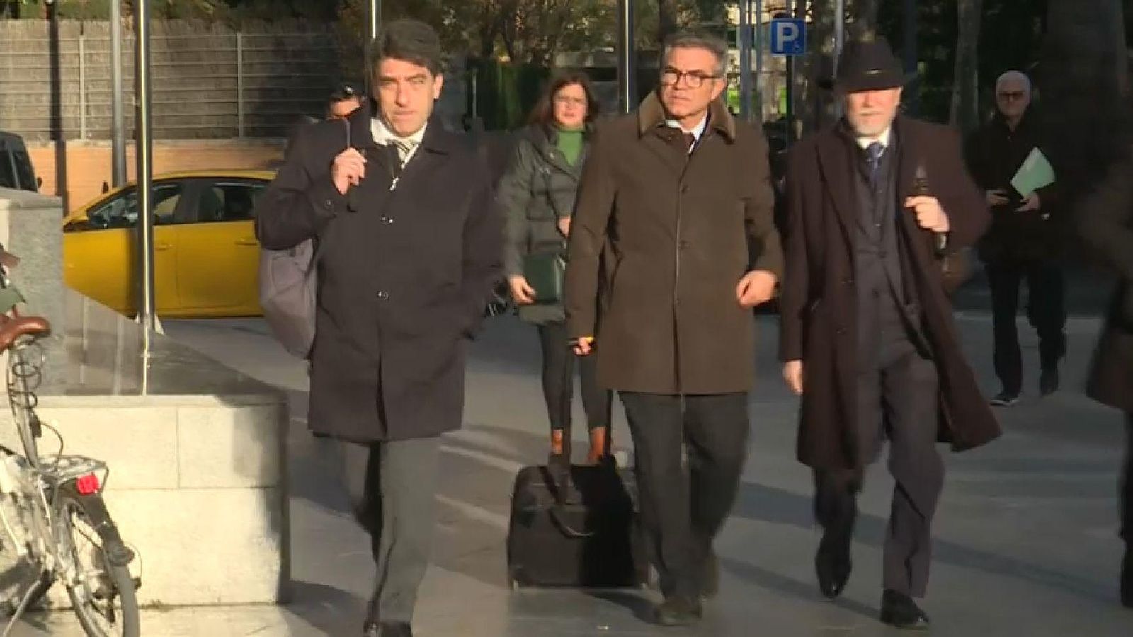 L'exconseller delegat de Ciegsa, Maximo Caturla (centre) arriba a la Ciutat de la Justícia de València