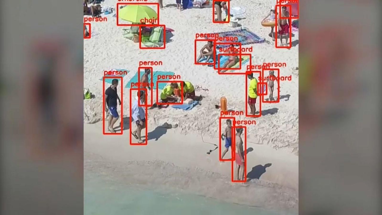 VÍDEO | Peníscola controla l'aforament de les cales des de l'aire