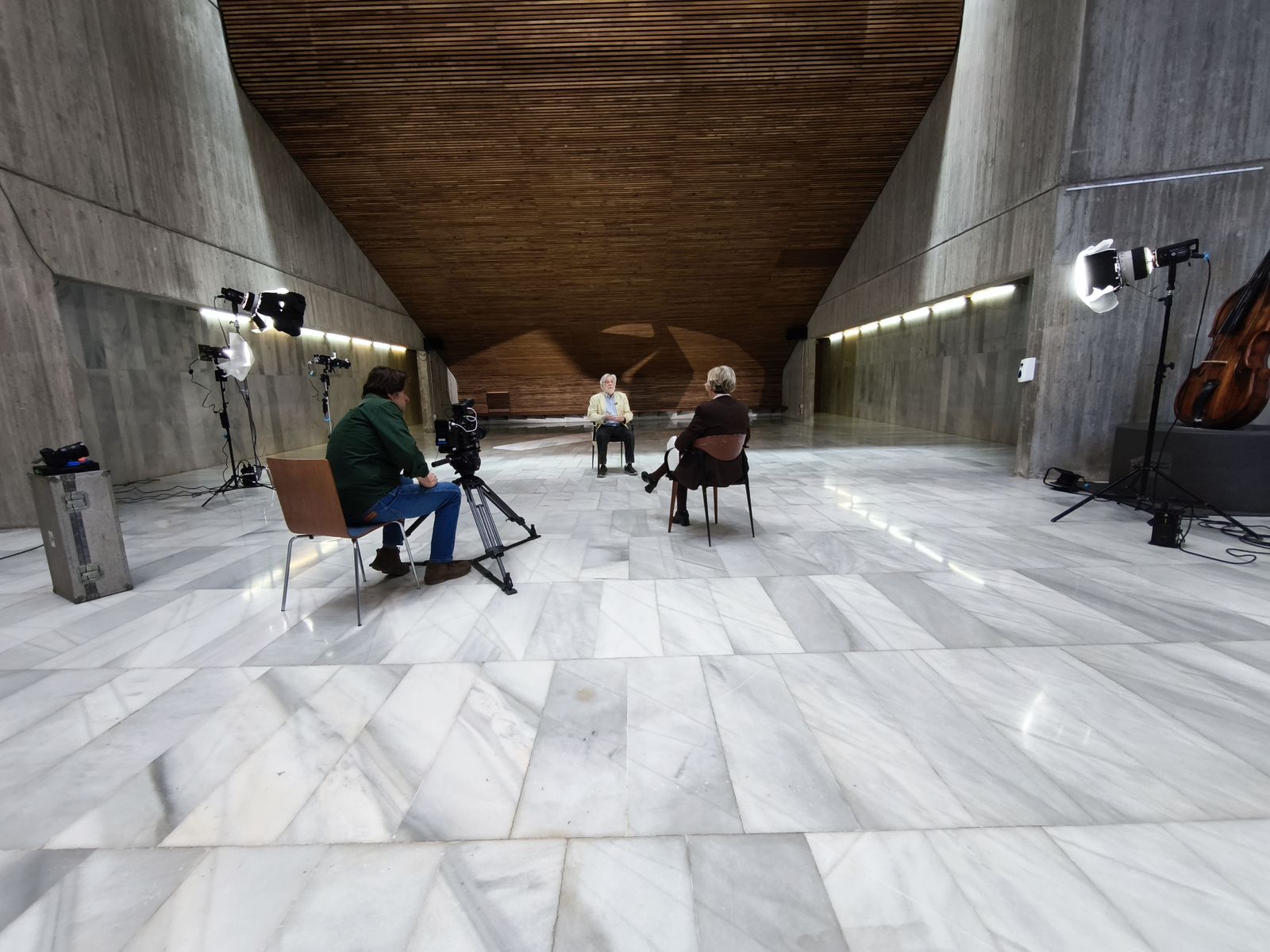 El documental inclou entrevistes amb historiadors i especialistes