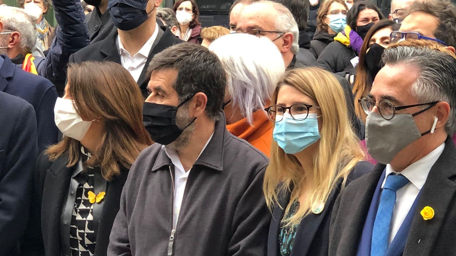 La vicepresidenta de Junts, Elsa Artadi (centre), amb el secretari general del partit, Jordi Sànchez (esquerra)