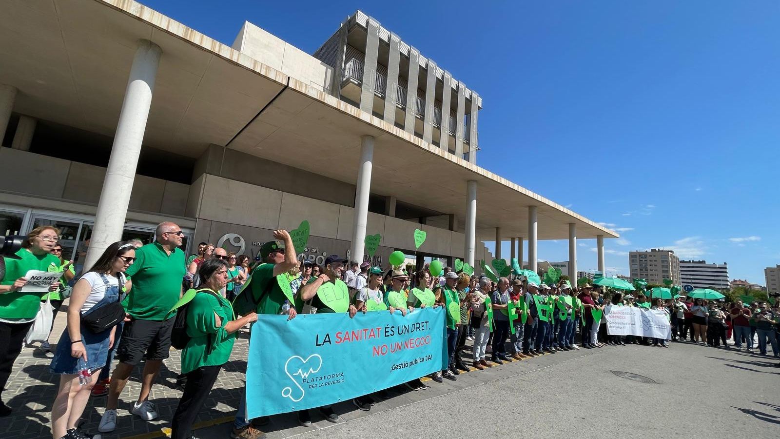 Concentració a les portes de l'hospital del Vinalopó a Elx Concentració a les portes de l'hospital del Vinalopó