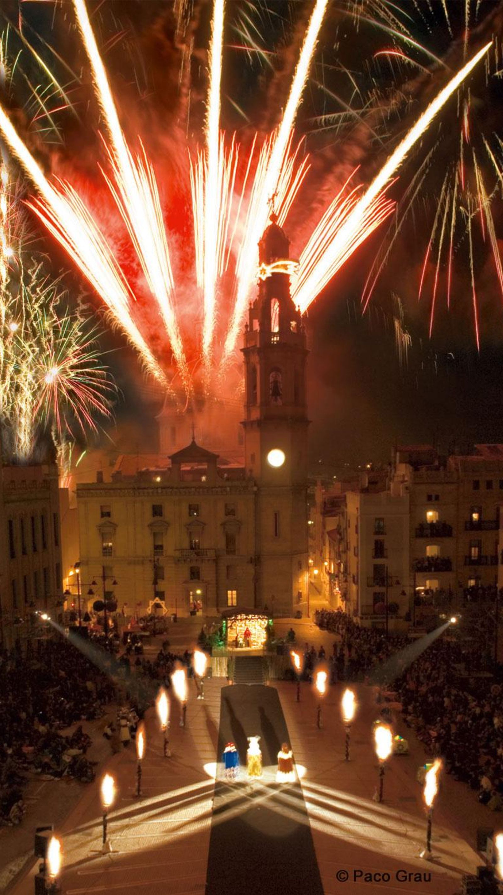 El moment en què els Reis arriben a la plaça d'Espanya i es produeix l'adoració del Jesuset