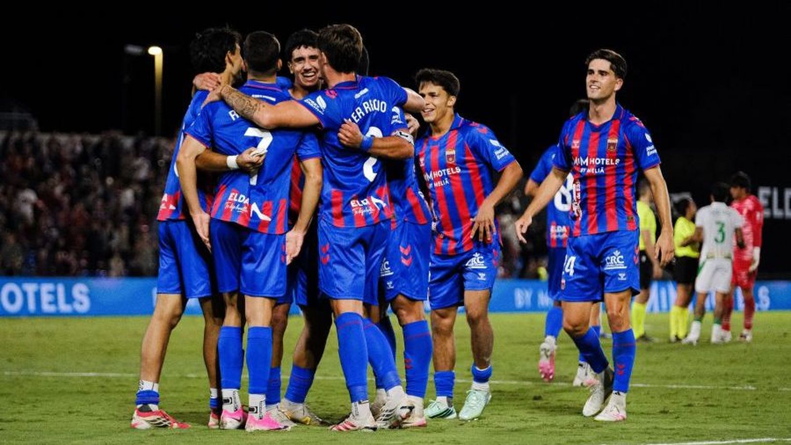 Els jugadors blaugrana celebren un gol