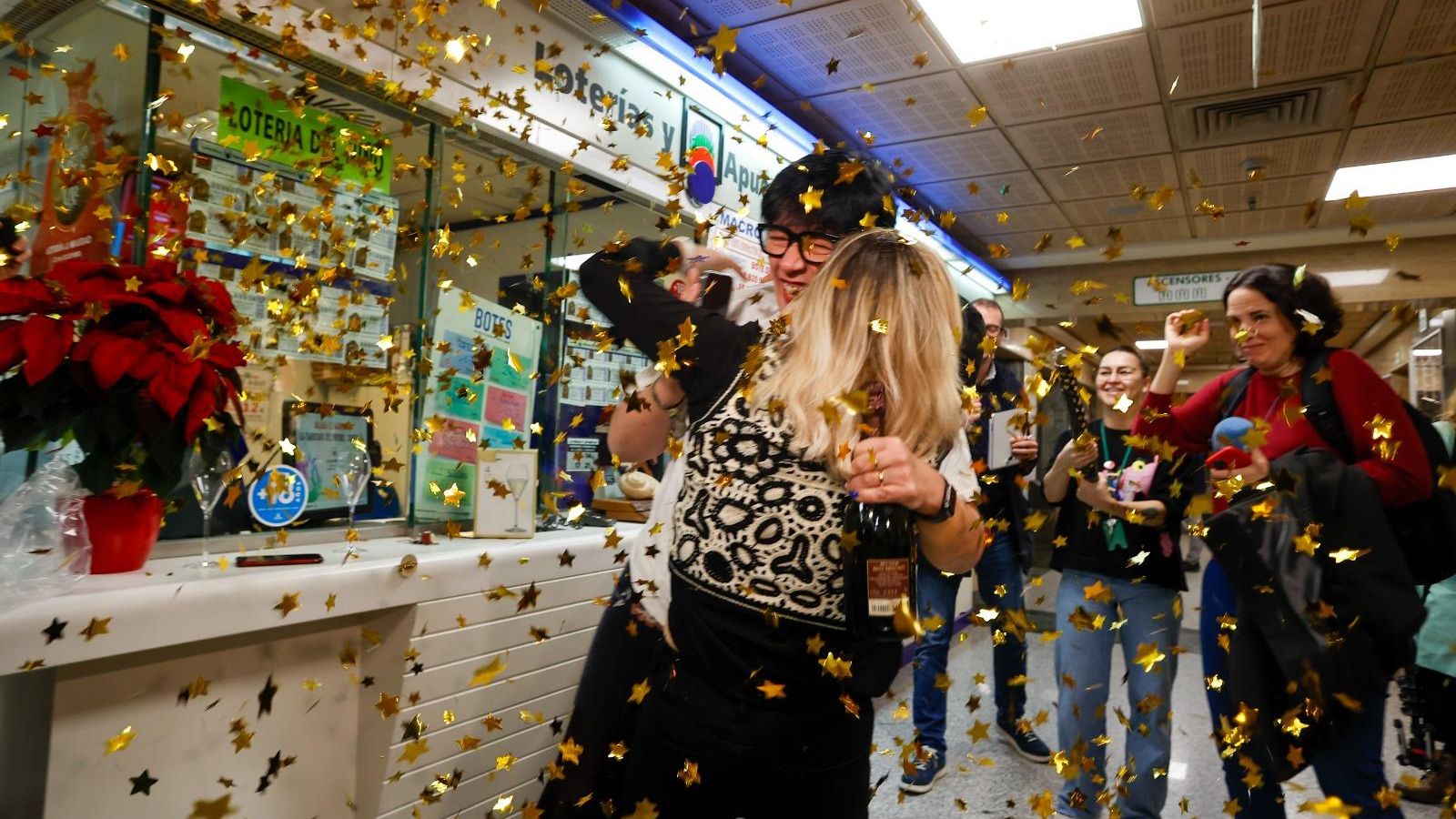 Celebració a l'establiment de Castelló de la Plana que ha venut una sèrie de la Grossa