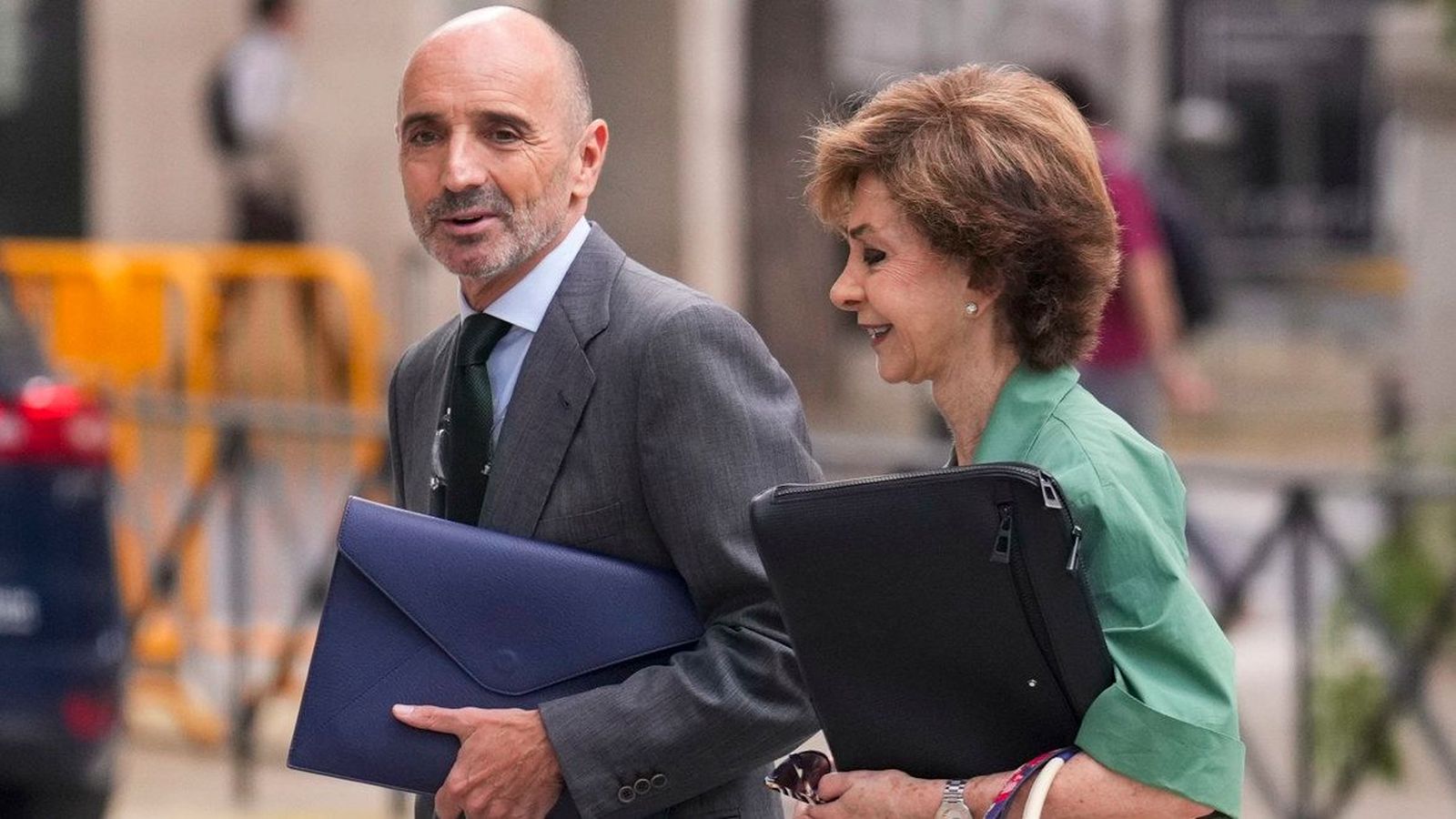 L'empresari Julio Martínez arriba a l'Audiència Nacional acompanyat de la seua advocada María Dolores Márquez