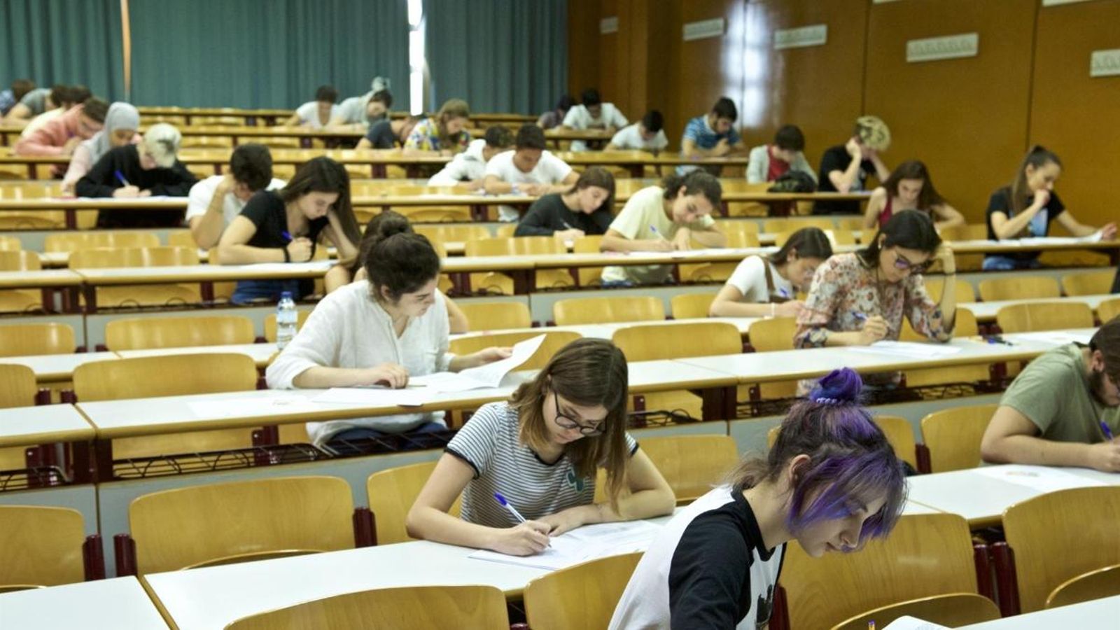 Proves d'accés a la universitat en una imatge d'arxiu