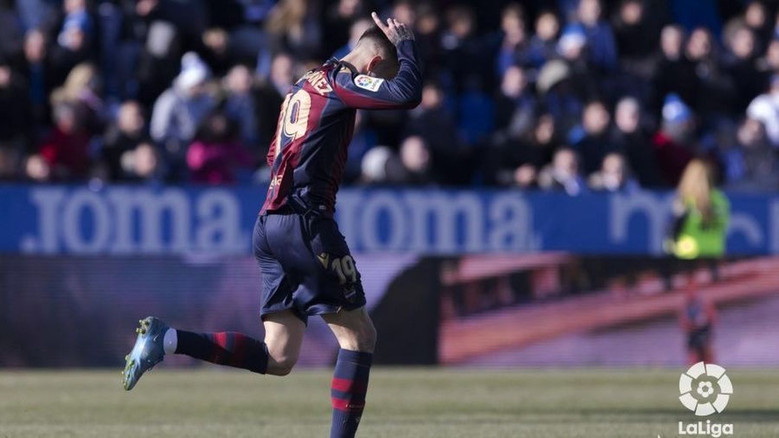 Rober Ibáñez celebra el gol