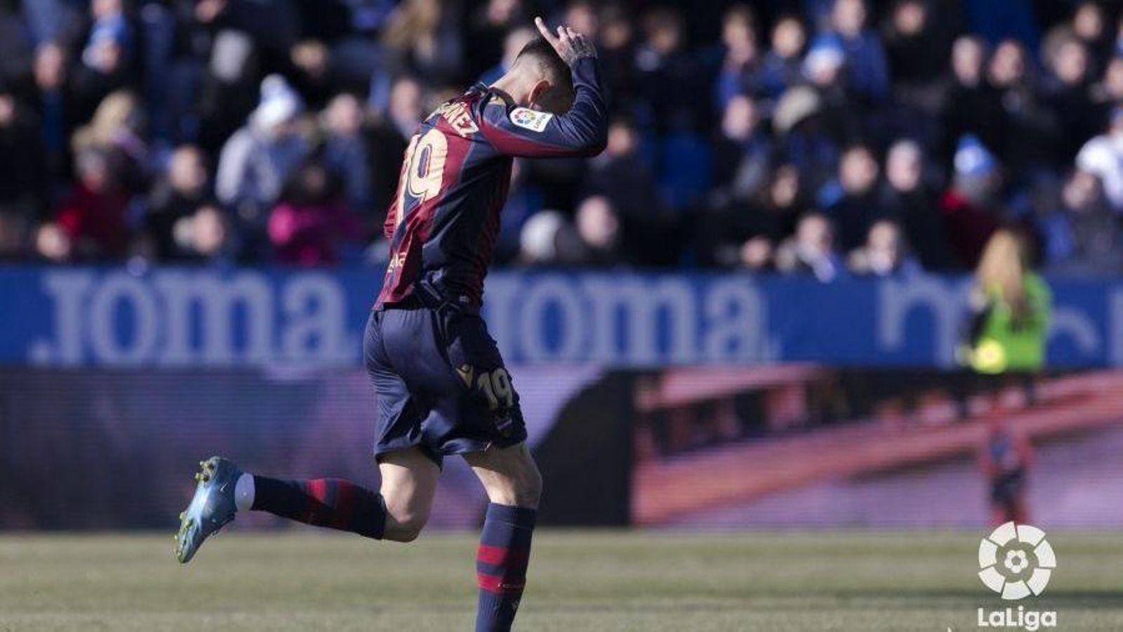 Rober Ibáñez celebra el gol