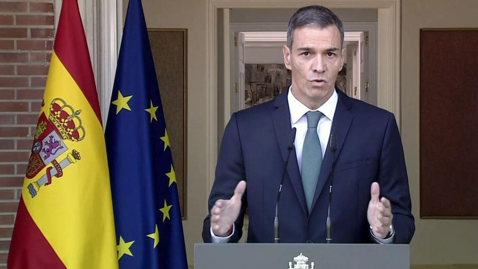 El president del govern espanyol, Pedro Sánchez, en una compareixença institucional este dilluns a la Moncloa