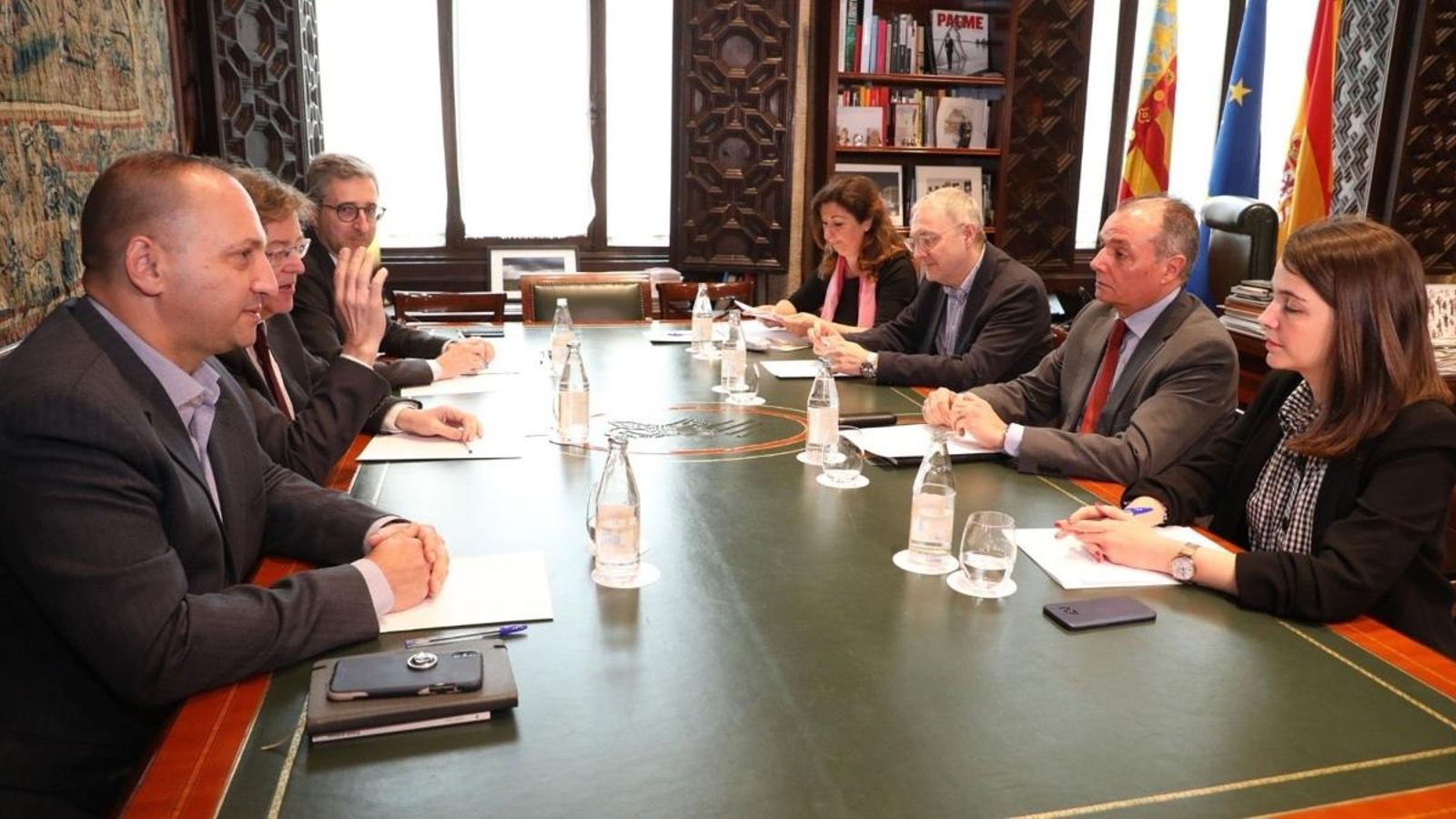 Representants de la Generalitat i la Confederació Empresarial Valenciana en la reunió d’aquest dilluns