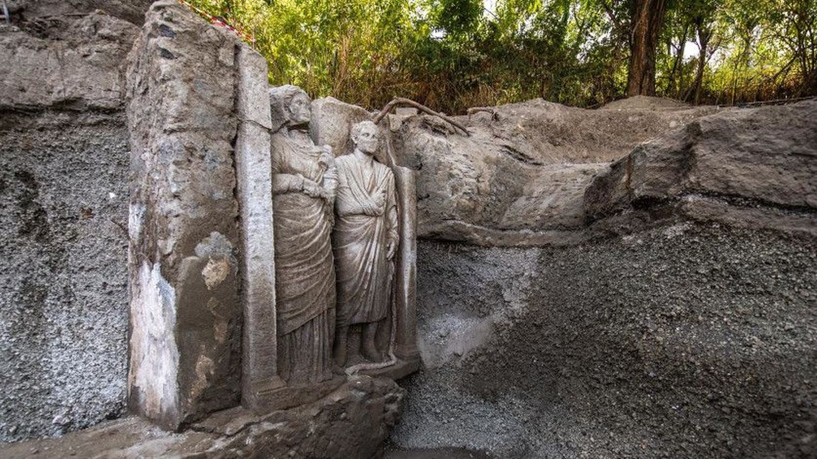 Relleu funerari desenterrat a Pompeia