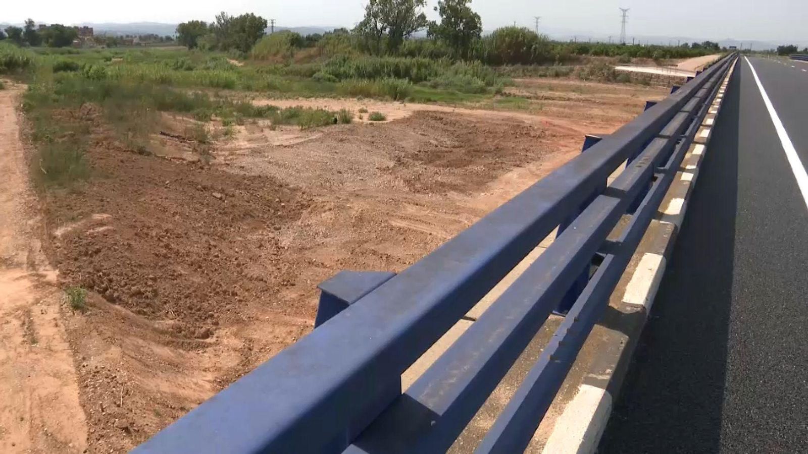 La plataforma recolocada, després que la desplaçara la força de l'aigua