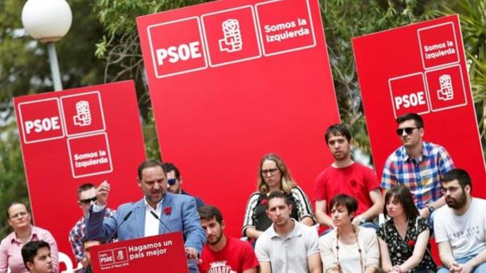 El secretario d'organización del PSOE, José Luis Ábalos, en la Festa de la Rosa a Torrent. El secretario d'organización del PSOE, José Luis Ábalos, en la Festa de la Rosa a Torrent.