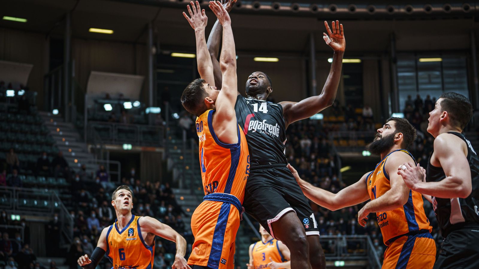 Remuntada èpica del València Basket contra la Virtus de Bologna