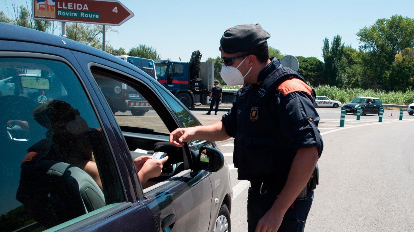 Un dels controls d'accés a Lleida d'aquest dilluns, primer dia laborable del nou confinament de la comarca