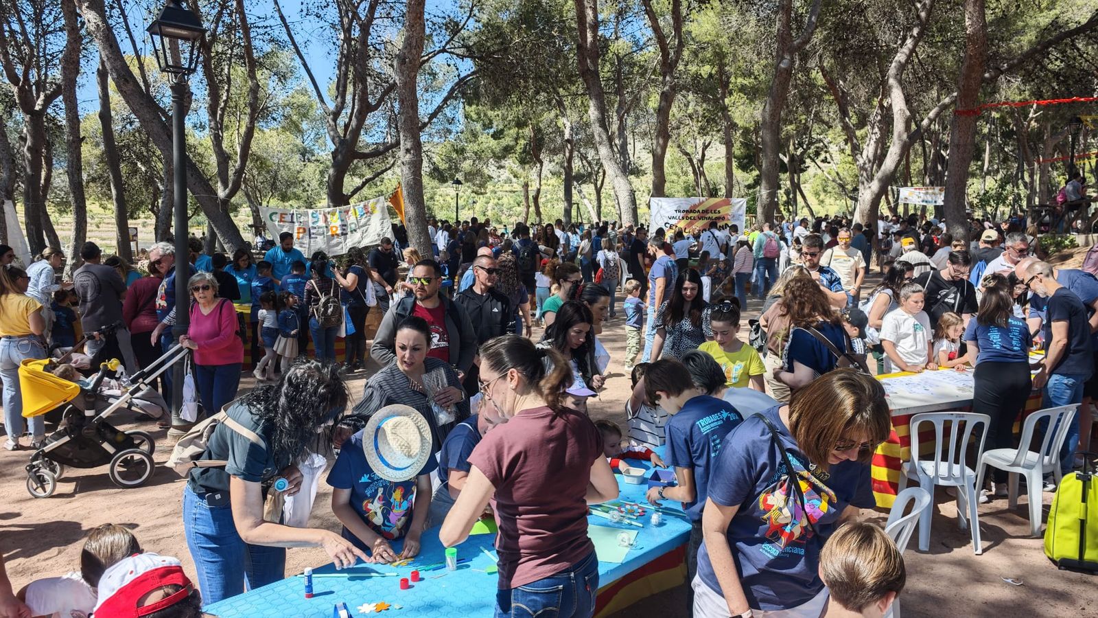 Les trobades són tallers, parades, gastronomia i festa.