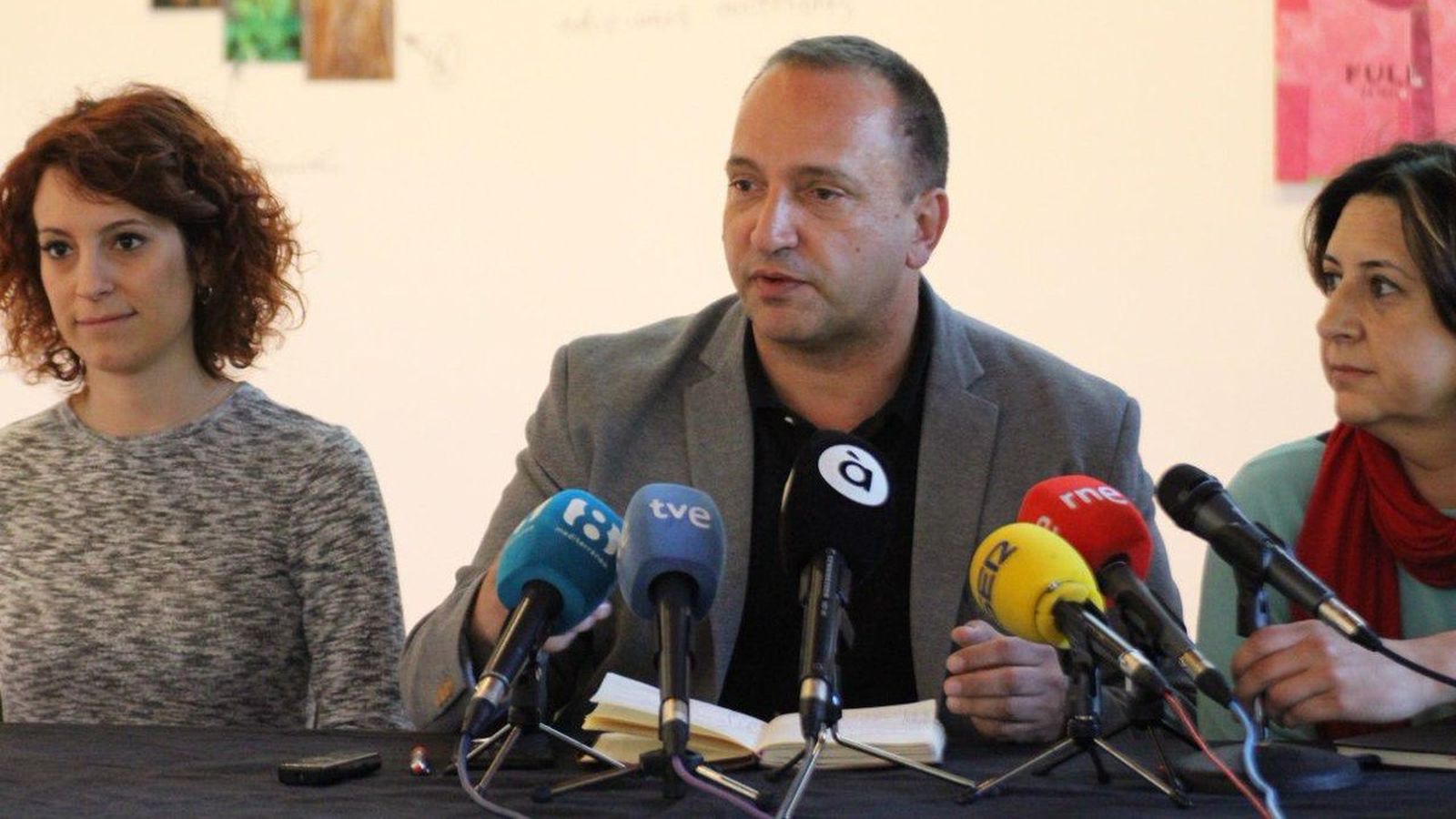 El candidat a la Generalitat d'Unides Podem-Esquerra Unida, Rubén Martínez Dalmau, i la candidata a les Corts per València, Rosa Pérez Garijo,durant la presentació del programa