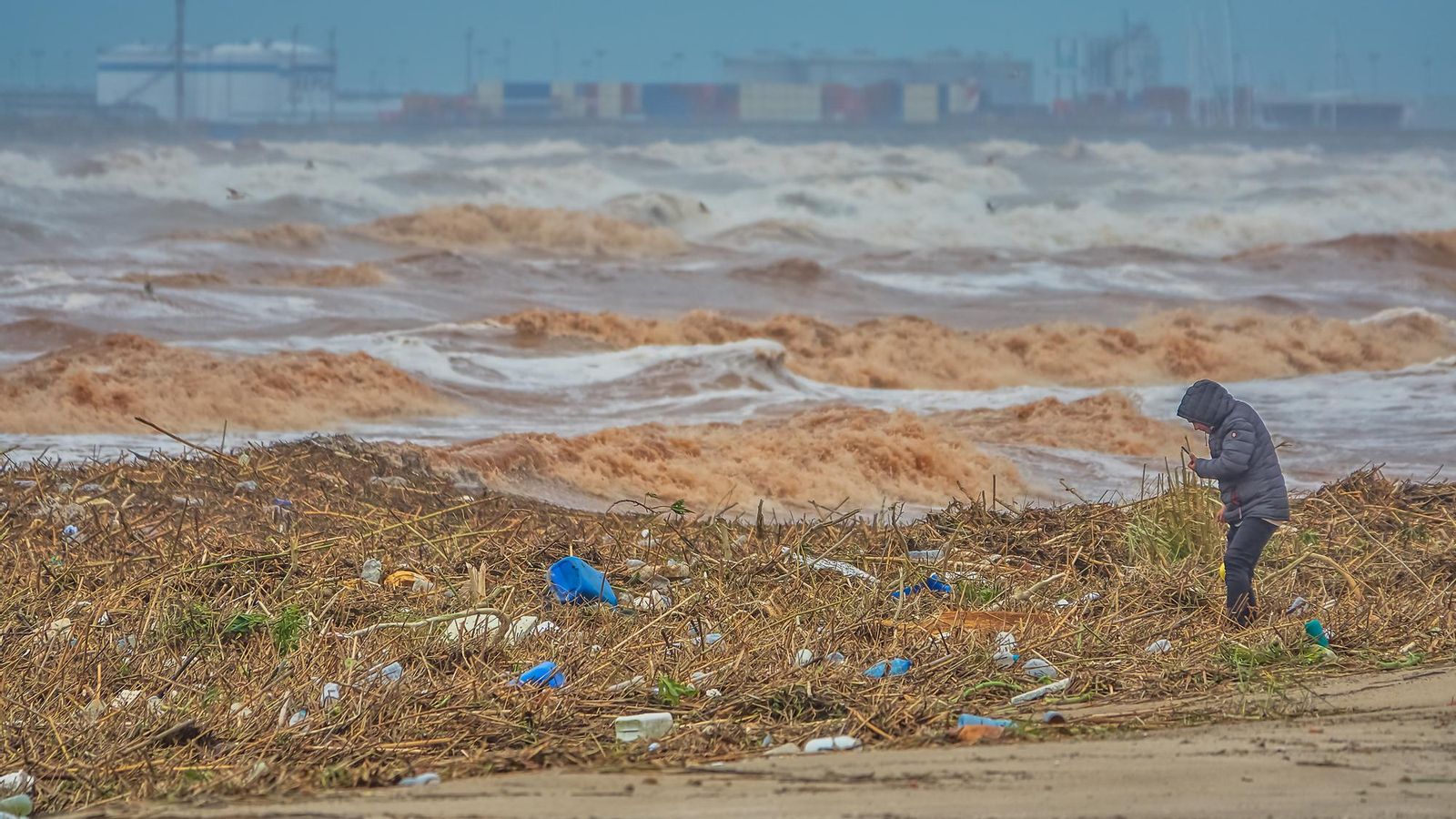 Aspecte que presentava la mar aquest divendres a Alboraia, on desemboca el barranc del Carraixet