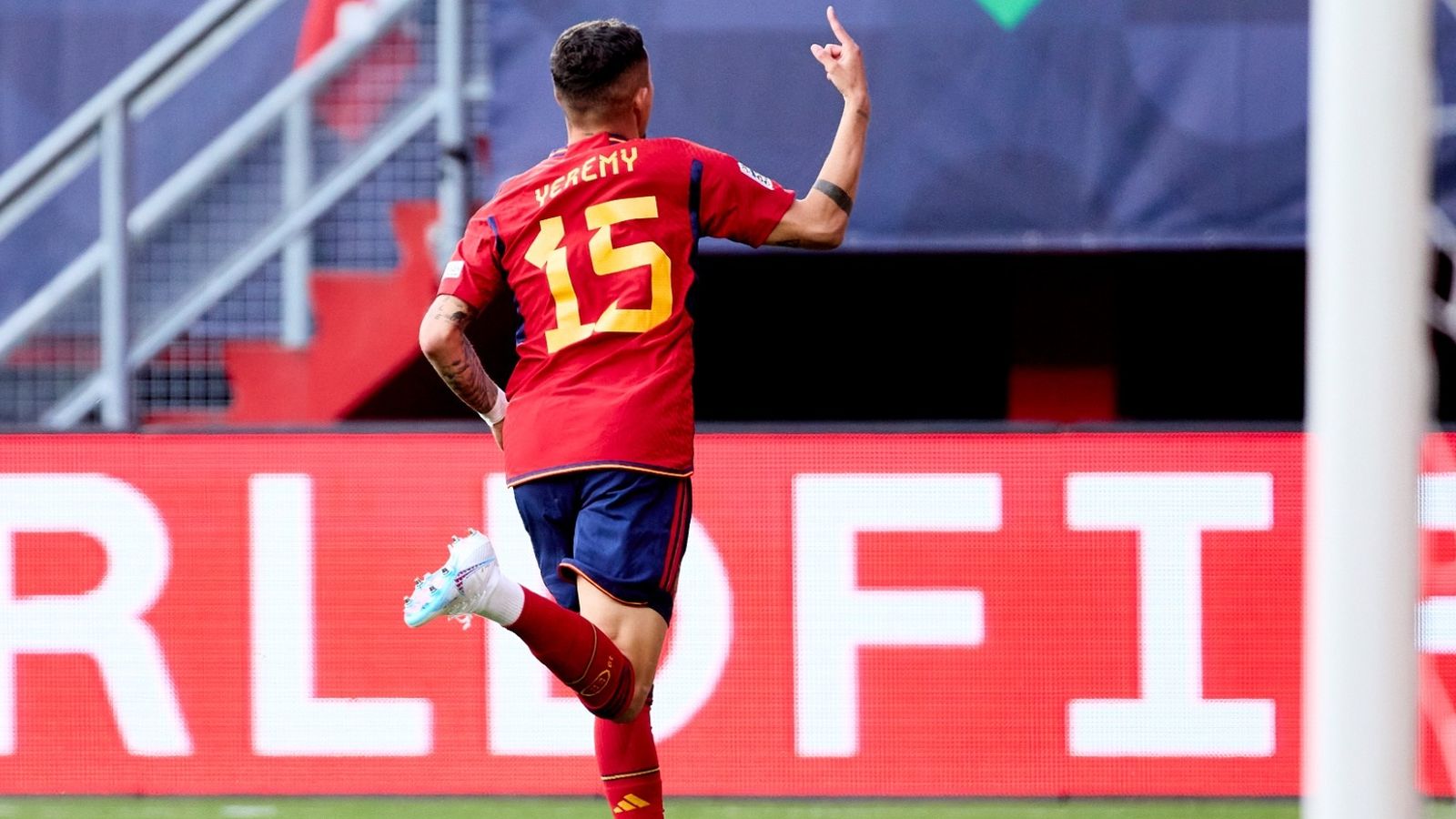 El groguet Yeremi Pino ha sigut titular i ha marcat el primer gol