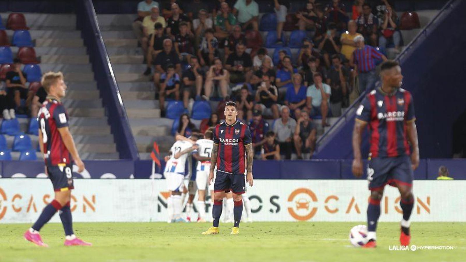 Els jugadors del Llevant, després d'un gol visitant