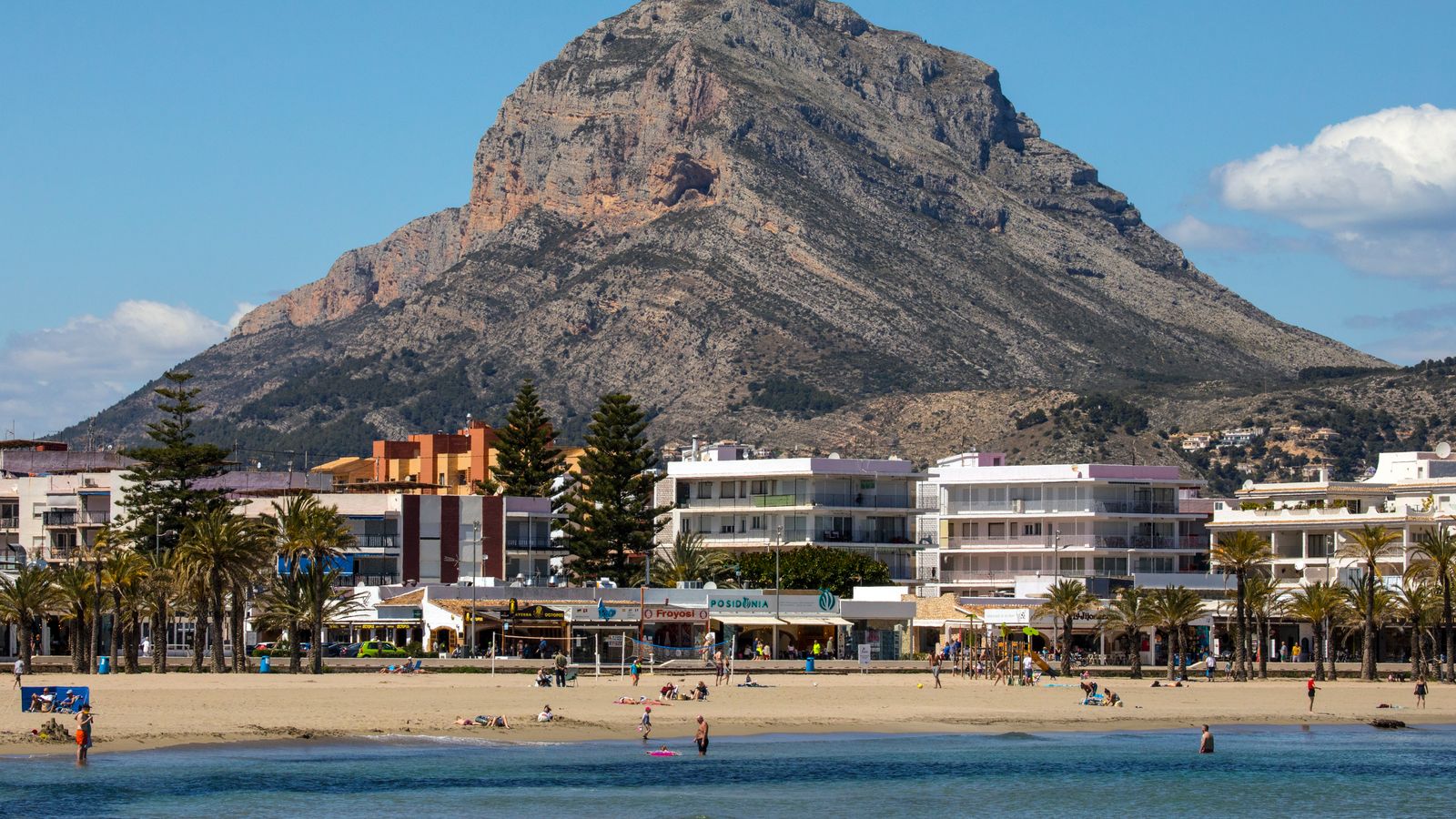 Xàbia, vista de la platja de l'arenal des del mar