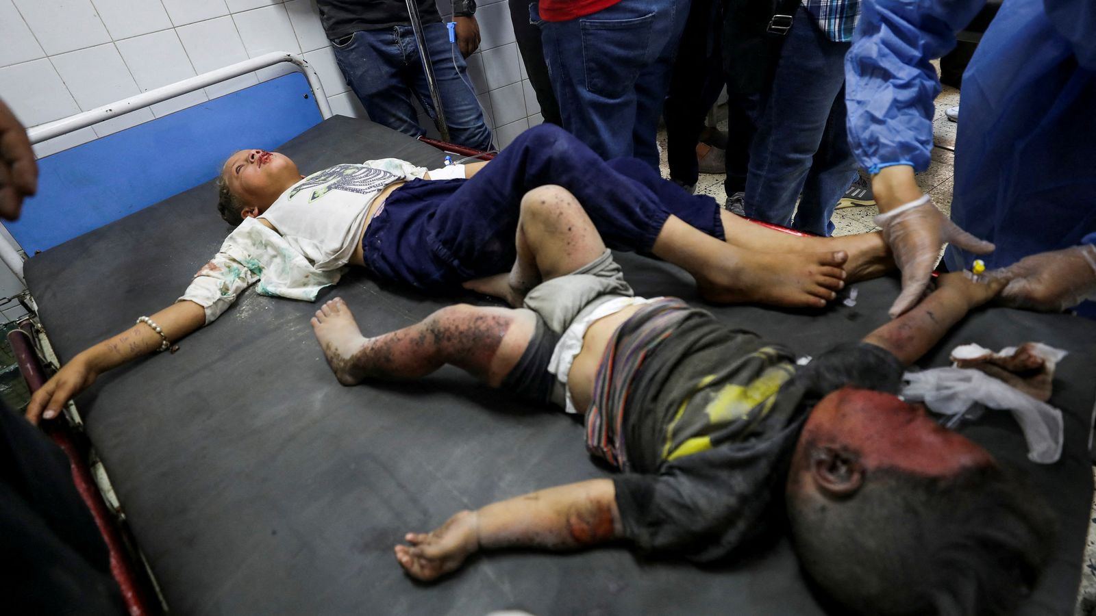 Xiquets palestins ferits atesos en un hospital després d'un ataca israelià