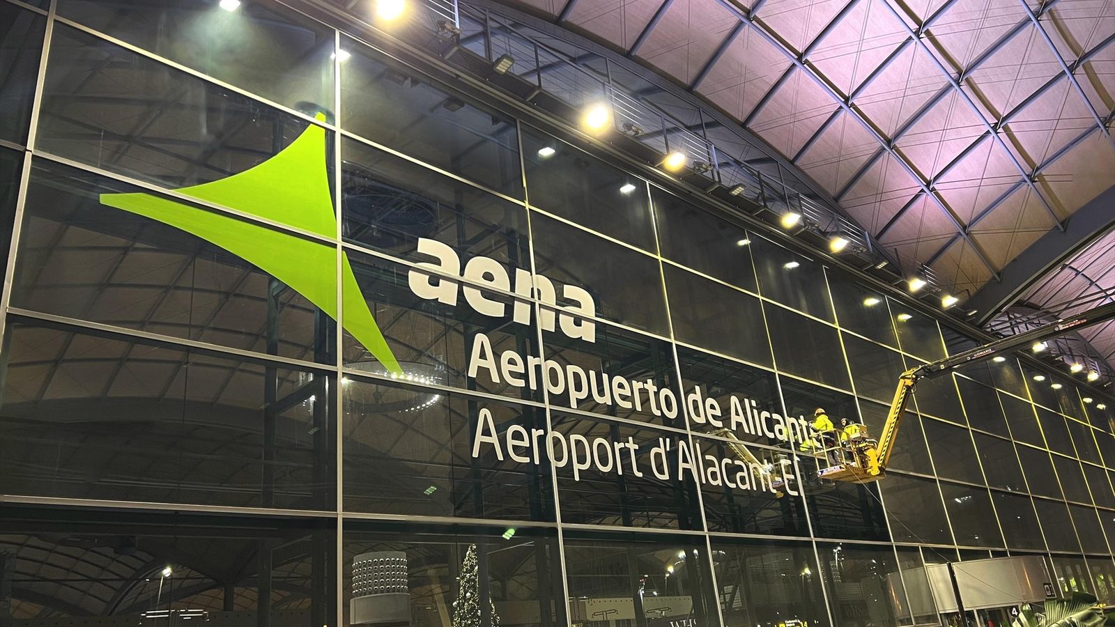 Accés a facturació de l'Aeroport d'Alacant-Elx Miguel Hernández