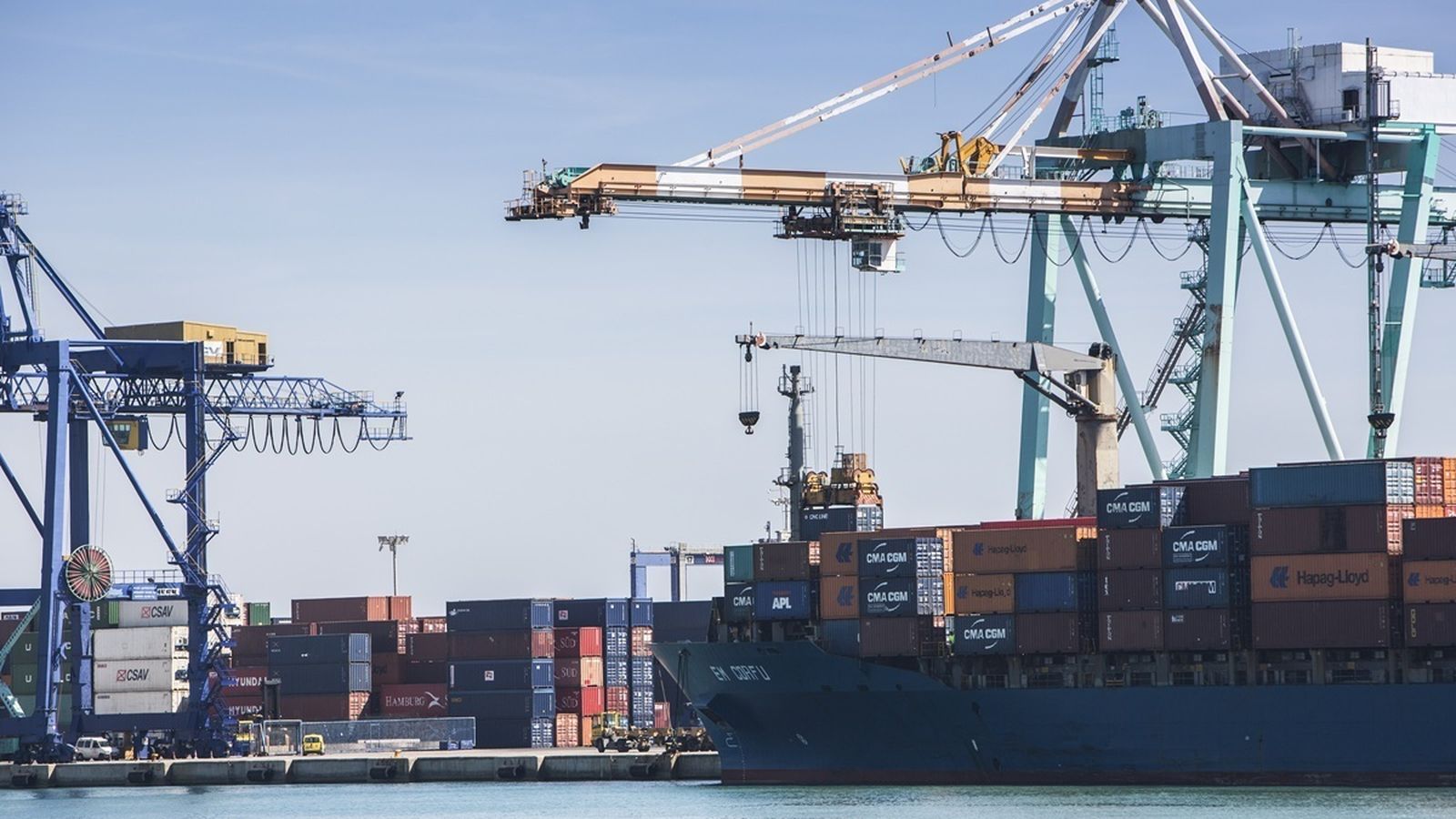 Imatge de contenidors en el Port de València