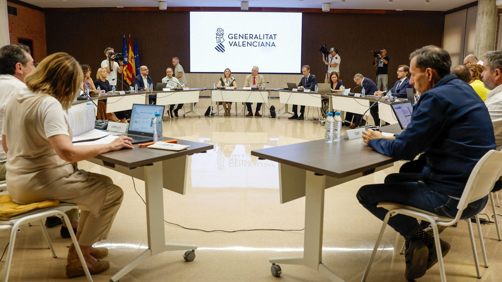 Representants sindicals i de la Conselleria d'Educació, reunits en una nova taula de negociació este dijous