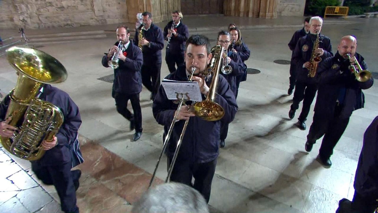 Les bandes de musica tocaran en falles