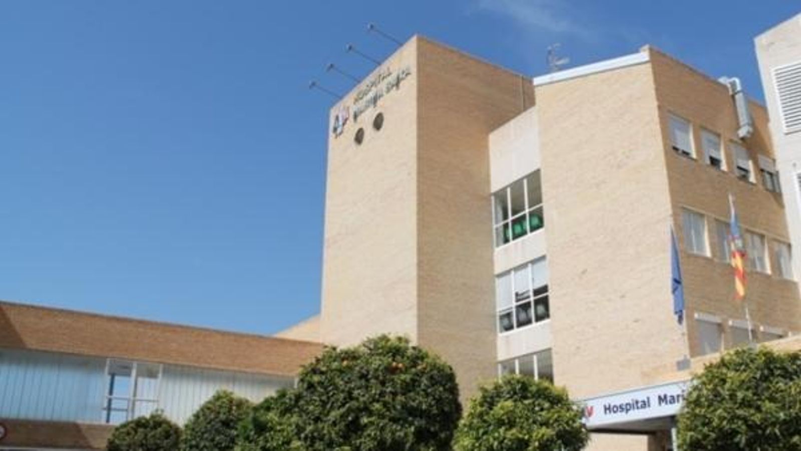 Sanitat ordena reparar els falsos sostres i l\'aire condicionat de l\'hospital de la Marina Baixa