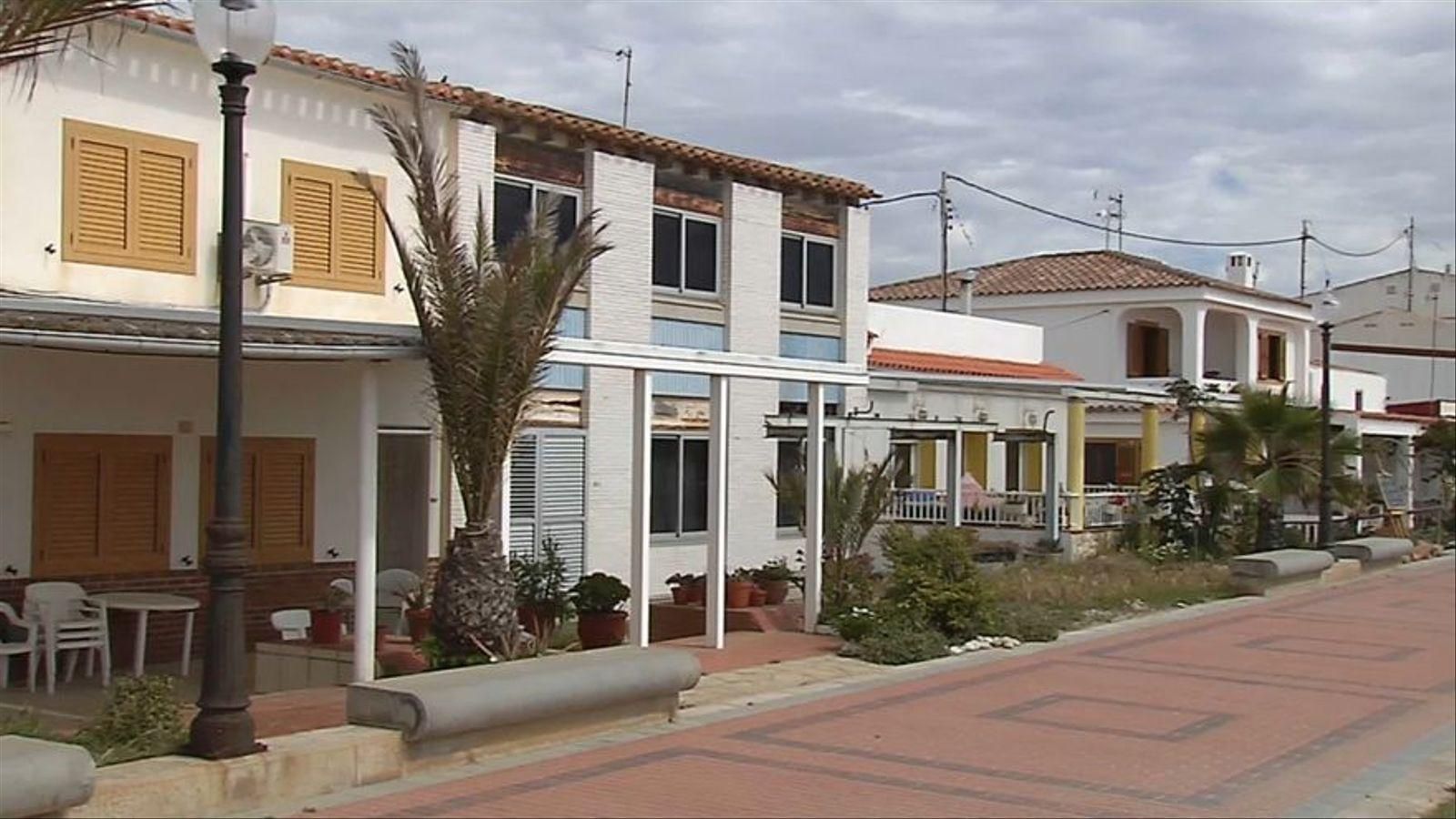 Cases de Torre la Sal, a Cabanes Cases de Torre la Sal, a Cabanes