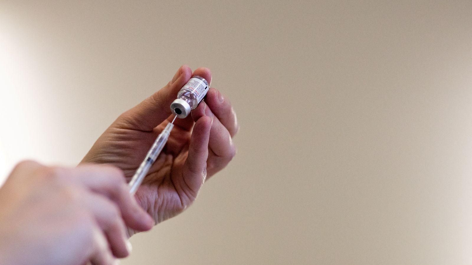 Una dosi d'una vacuna contra la covid-19 (arxiu)