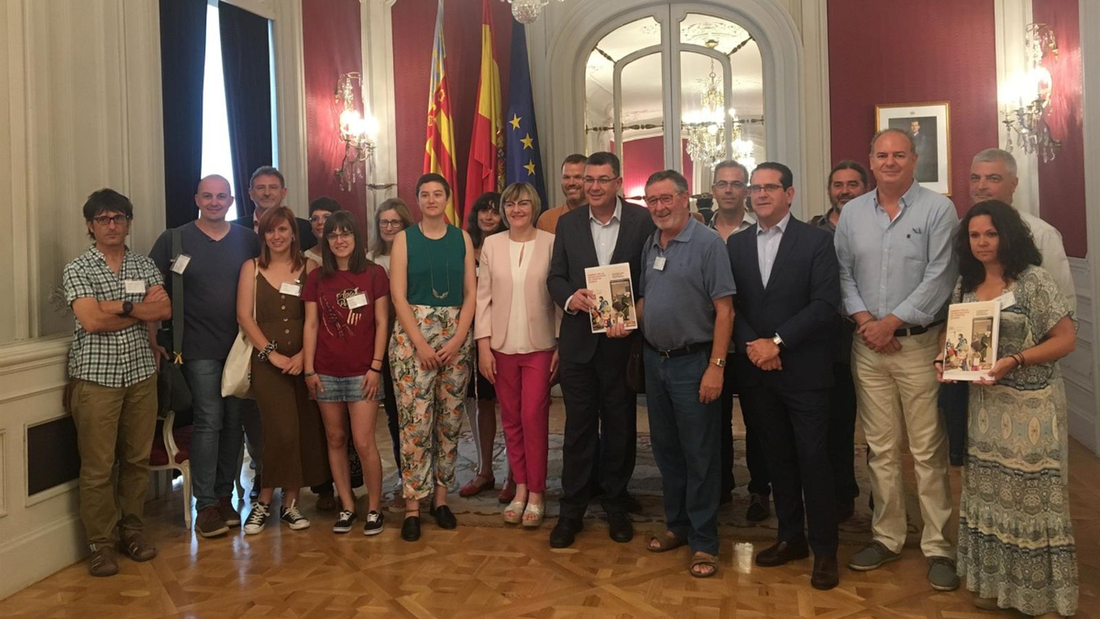 El Fòrum de la Nova Ruralitat entrega el Manifest per un Govern Equitatiu del Territori Valencià a Enric Morera