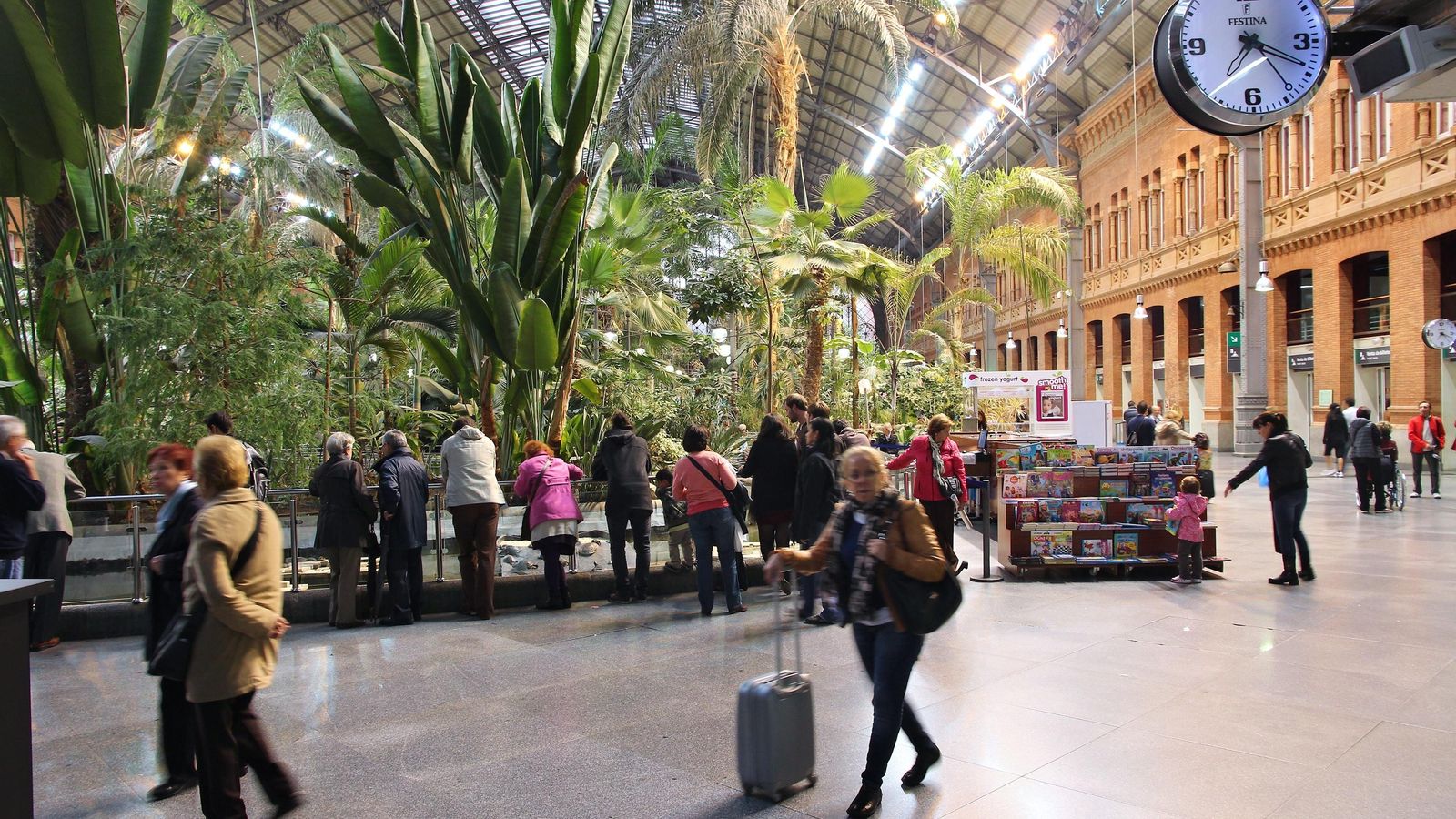 L'estació d'Atocha, a Madrid, en una imatge d'arxiu L'estació madrilenya de Atocha rebrà el nom d'Almudena Grandes