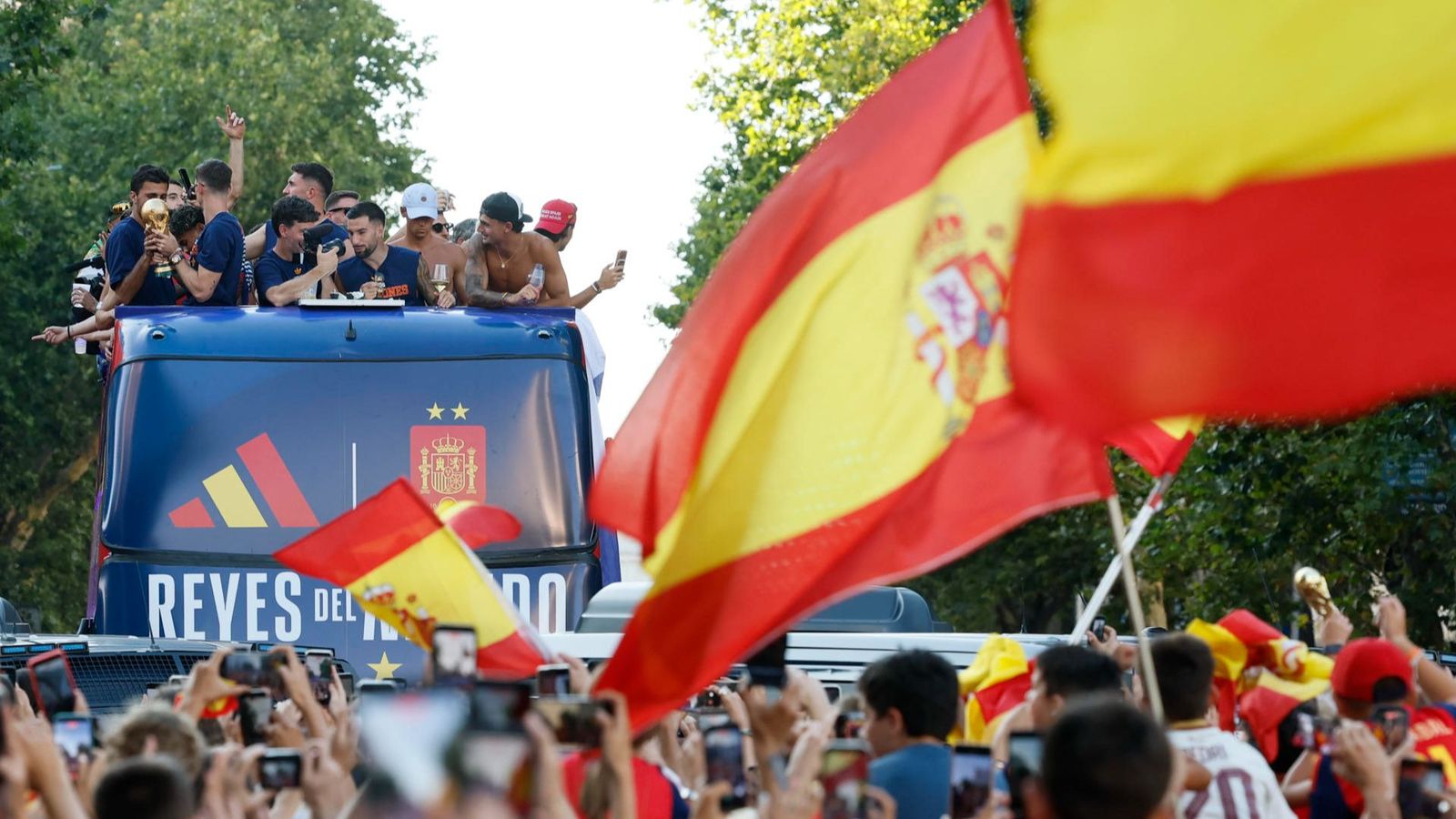 L'autobús de la selecció, pels carrers de Madrid