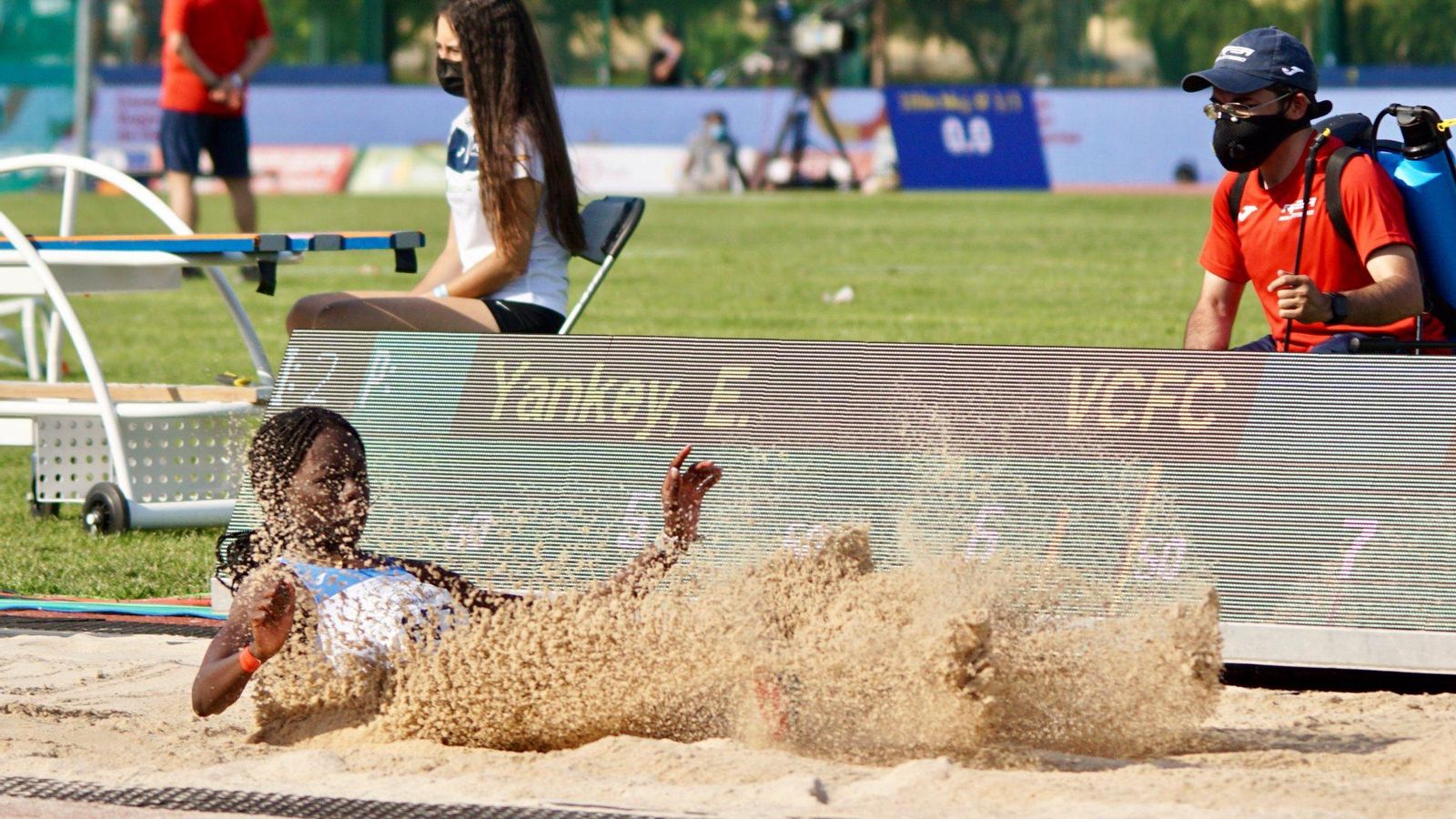 Evelyn Yankey salta 6,34 metres en salt de llargària