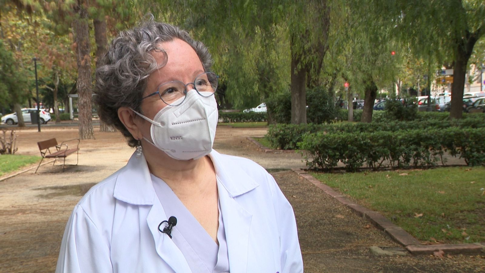 Marisa Blasco parla amb À Punt enfront de l'Hospital Clínic de València
