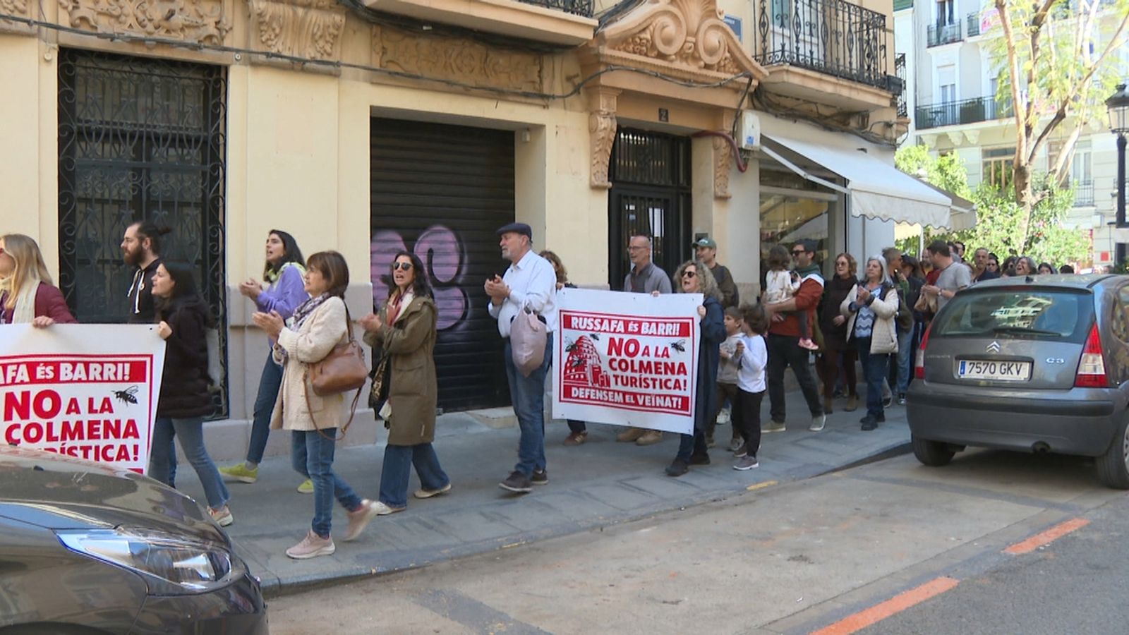 Abraçada al barri de Russafa