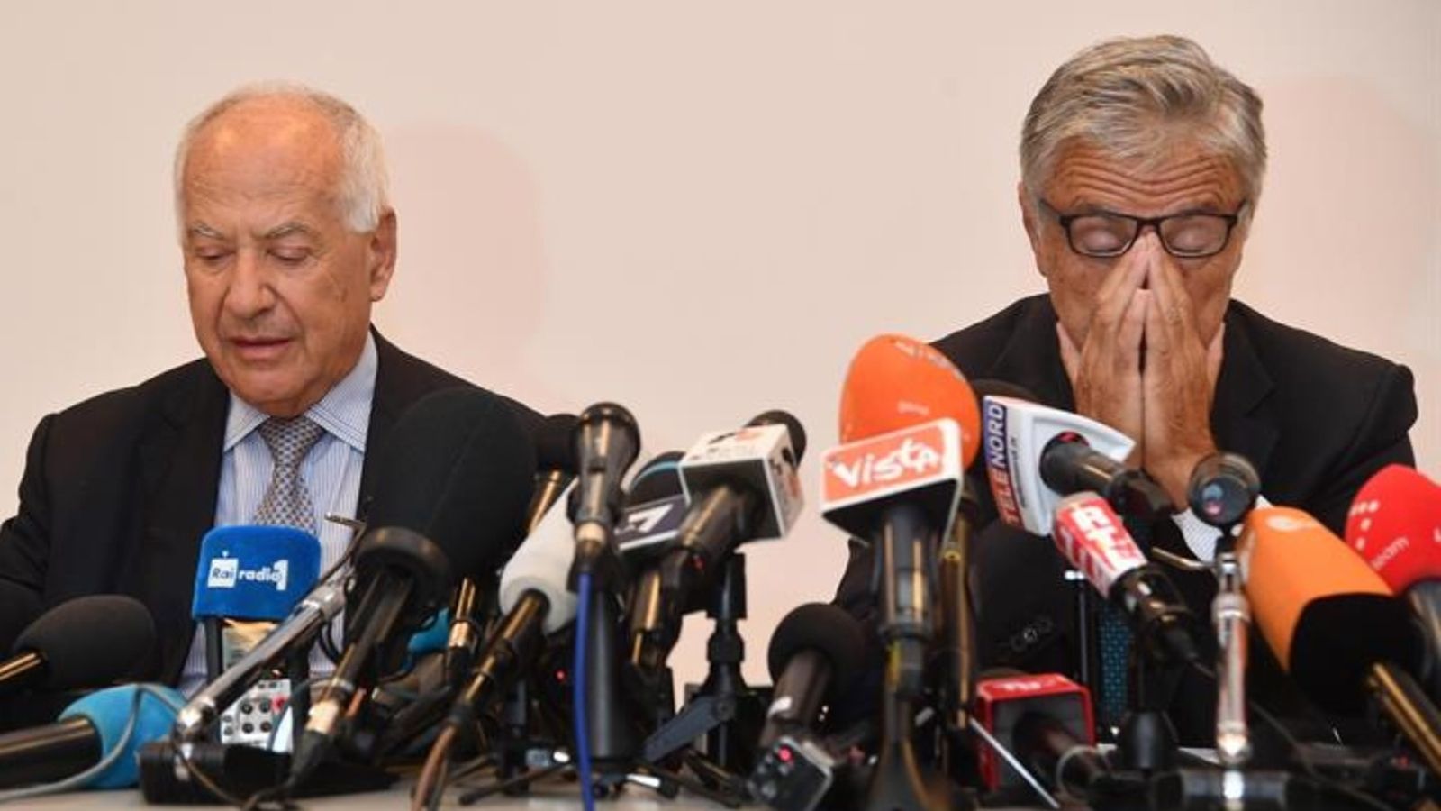 Fabio Cerchiai, president, i Giovanni Castellucci, conseller delegat, de l'empresa d'autopistes Autostrade per l'Italia en roda de premsa.