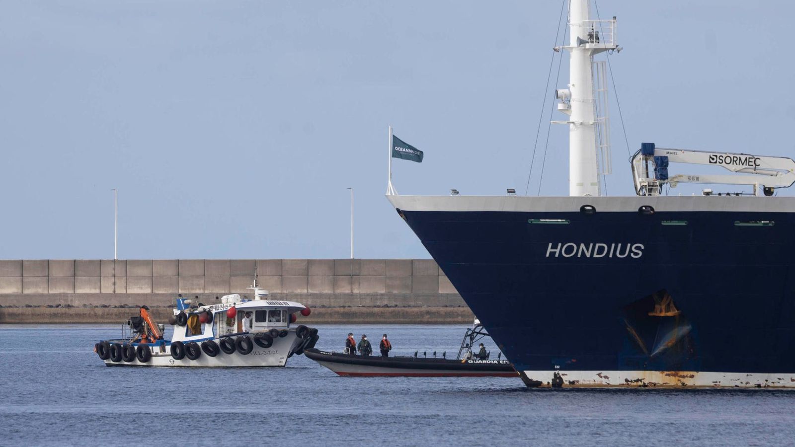 L'Hondius durant el desembarcament