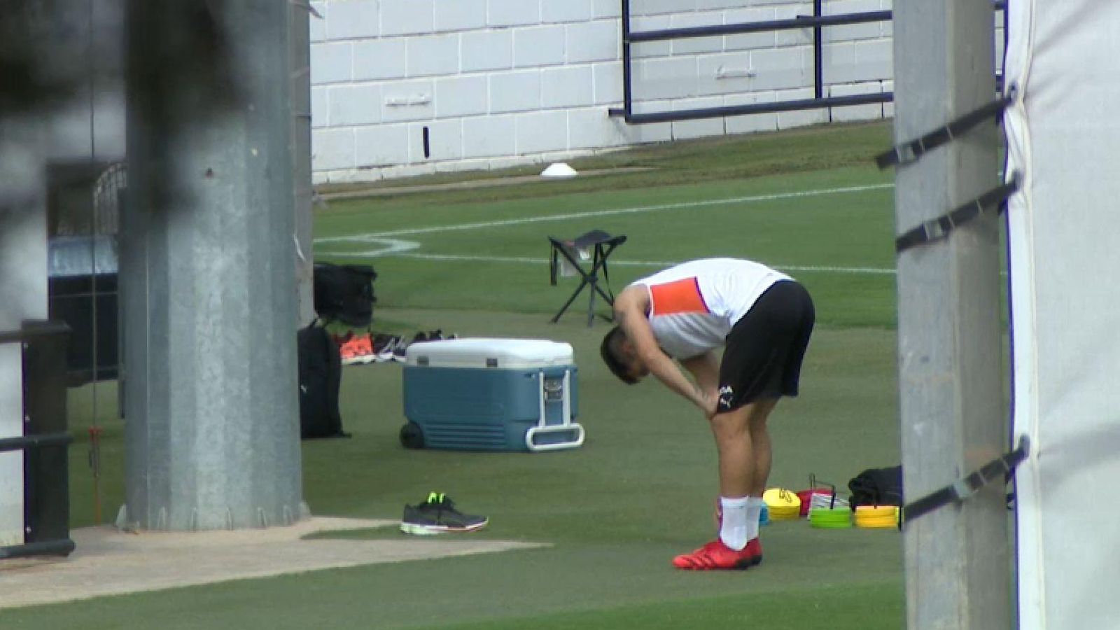 Maxi Gómez es retira de l'entrenament