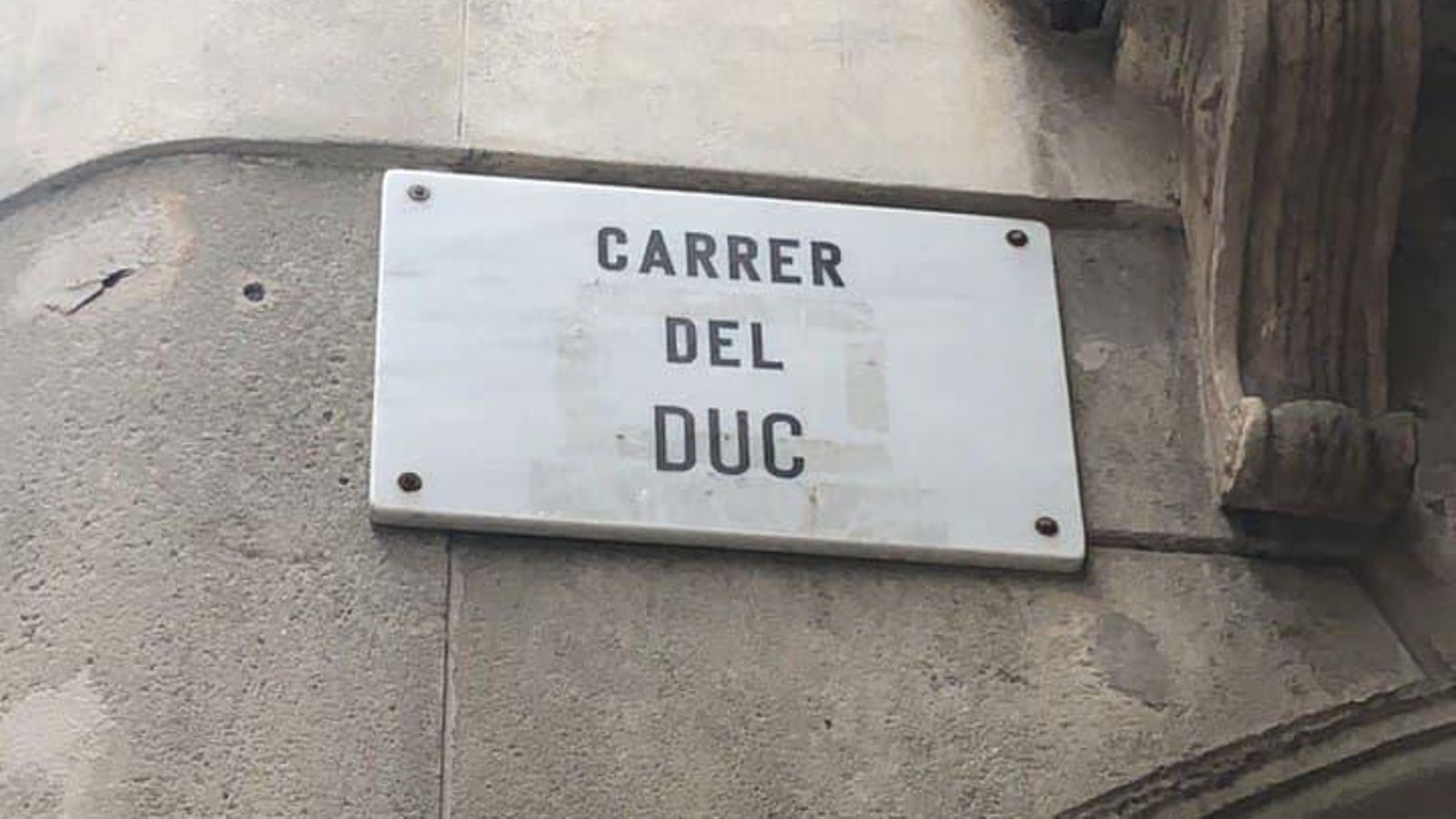Hui és el Carrer del Duc de Barcelona; en 1937 estava dedicat a Casas Sala.