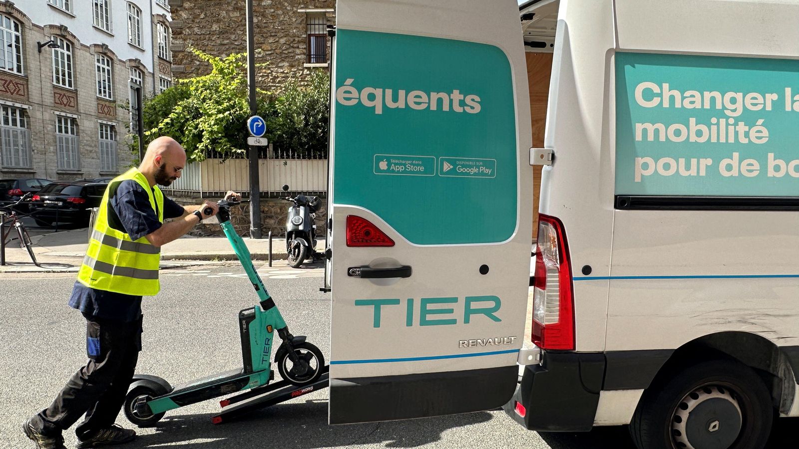 Retiren els patinets elèctrics de lloguer dels carrers de París