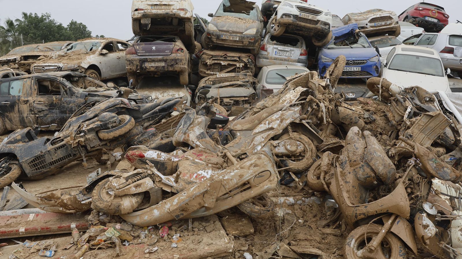 Traslado de coches afectados por la dana por riesgo de incendio