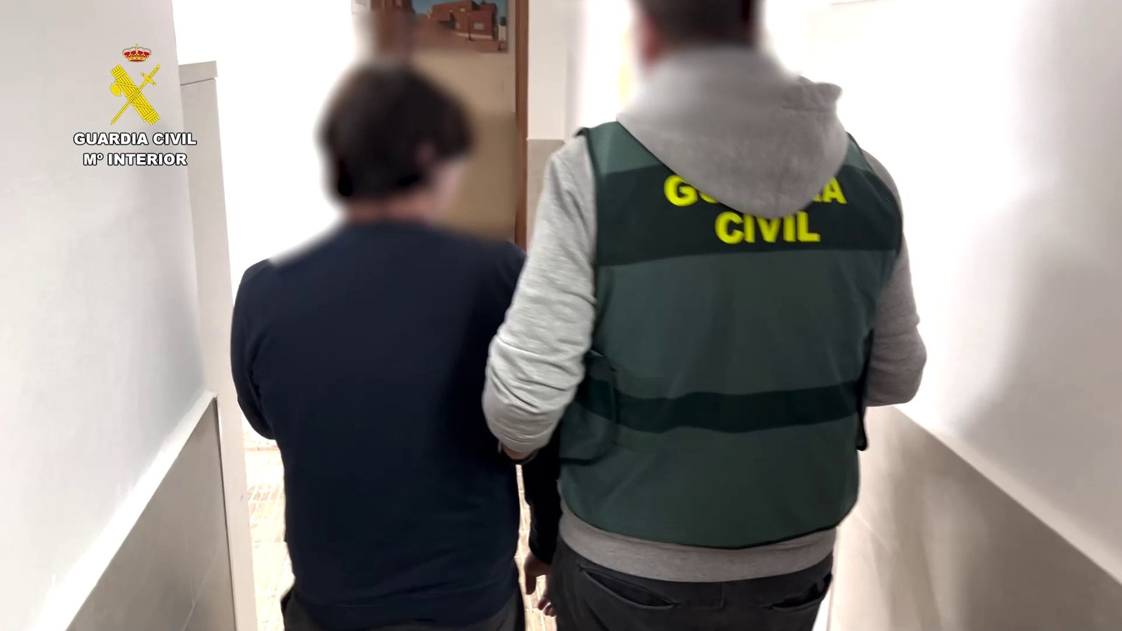 Els agents han arrestat a tres membres d'una mateixa família per permetre, presumptament, els empadronaments il·legals