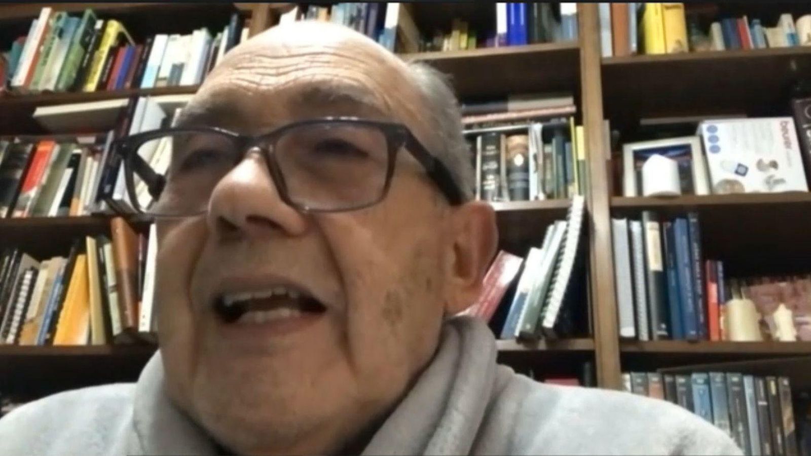El valencià Carlos San Juan atén per videoconferència els serveis informatius d'À Punt