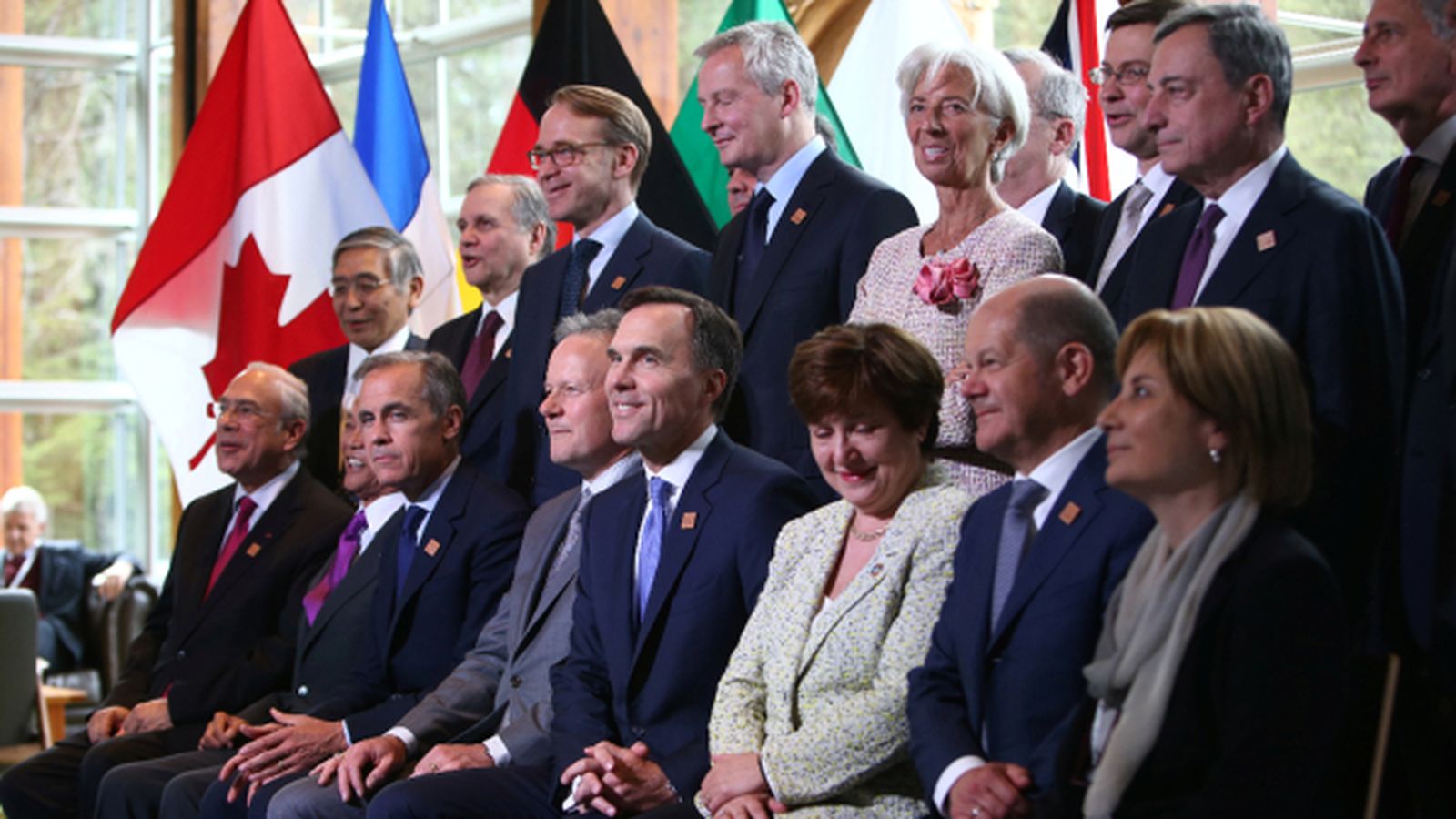 Representants de l'FMI, el BCE i els principals bancs centrals del món, en la reunió del G7 a Whistler (Canadà).